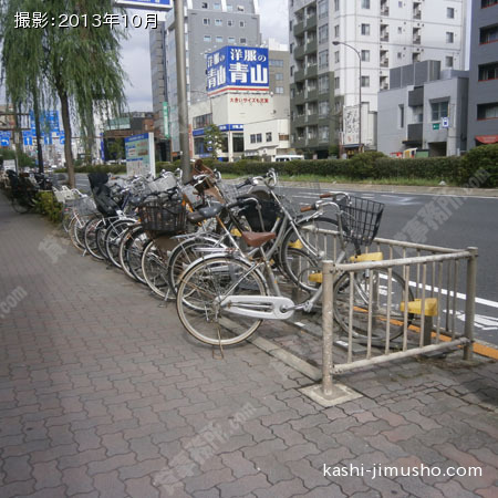 ビル前の有料駐輪場