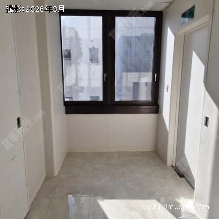 貸室階エレベーターホール