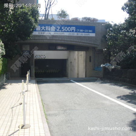 駐車場アプローチ