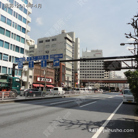 前面の靖国通り 前面の靖国通り