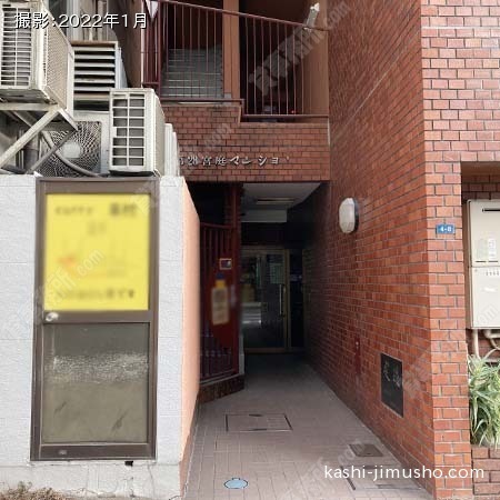 建物入口前面