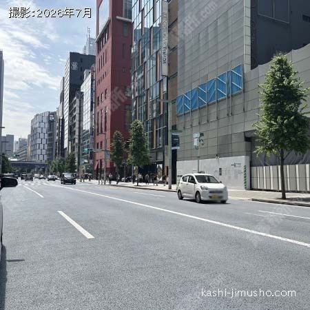 前面道路(中央通り) 前面道路(中央通り)