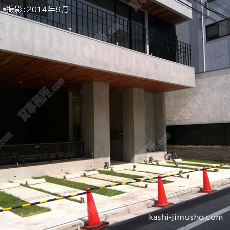 ビル入口正面