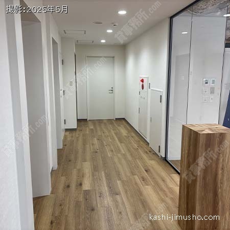 貸室階エレベーターホール