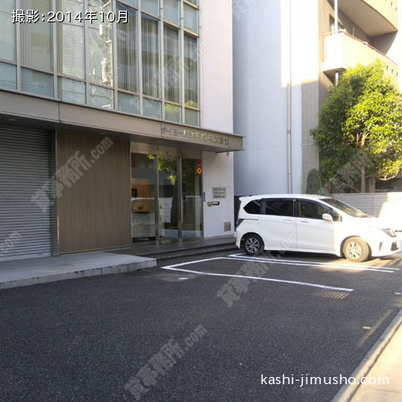 ビル入口正面