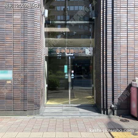 ビル入口前面 ビル入口前面