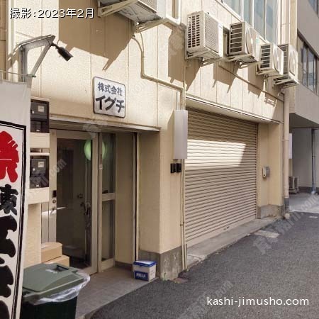 ビル入口前 ビル入口前