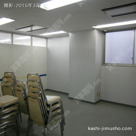 各階で小分けされた室内