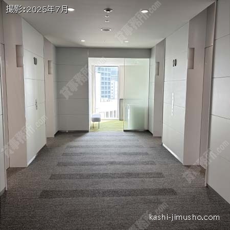 貸室階エレベーターホール