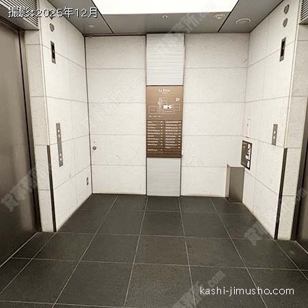 貸室階エレベーターホール