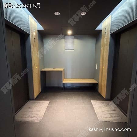 貸室階エレベーターホール