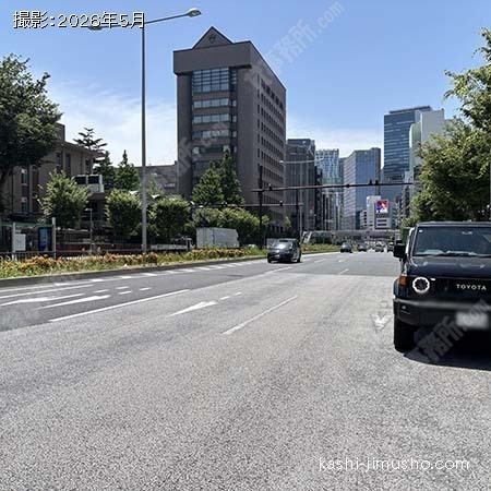 前面道路(青山通り）