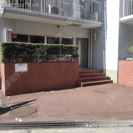 貸室前面(1階102号室）