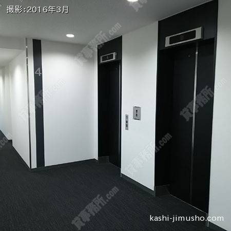 貸室階エレベーターホール