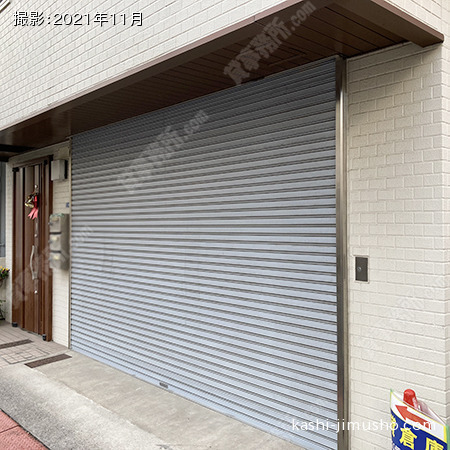 ビル入口前面