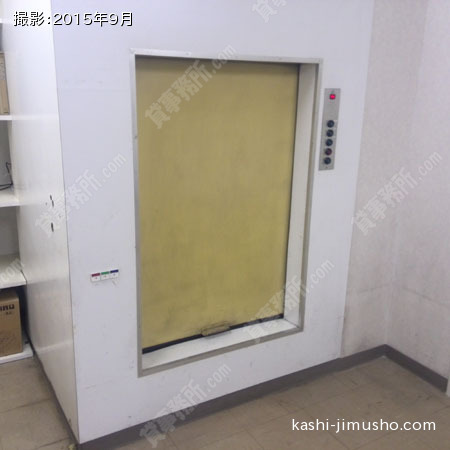 荷物用リフト