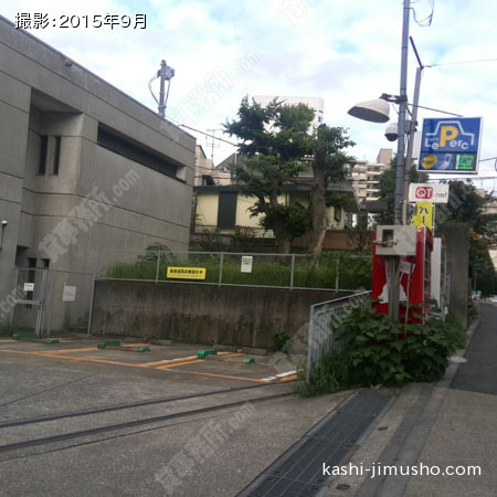 ビル前時間貸し駐車場