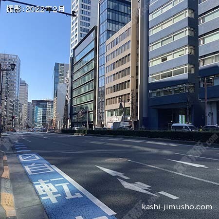 前面道路(新宿通り）