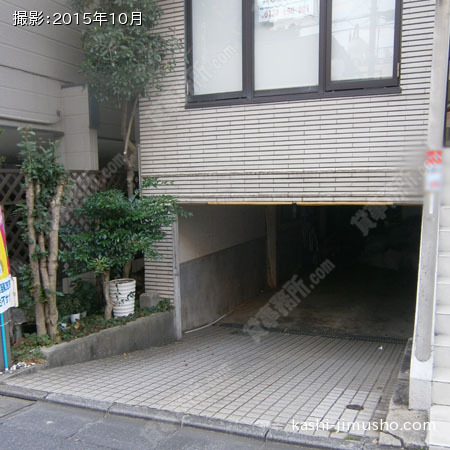 駐車スペース入口