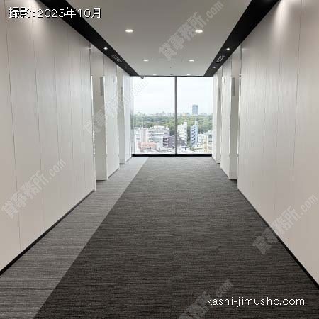 貸室階エレベーターホール