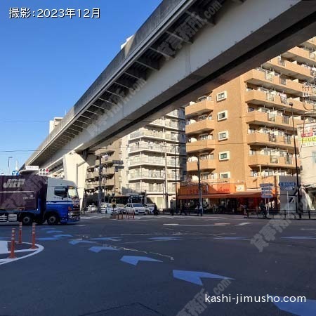 前面道路(明治通り・尾久橋通り)