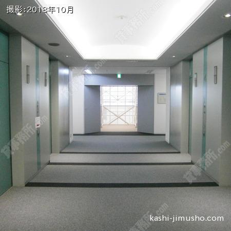 貸室階エレベーターホール