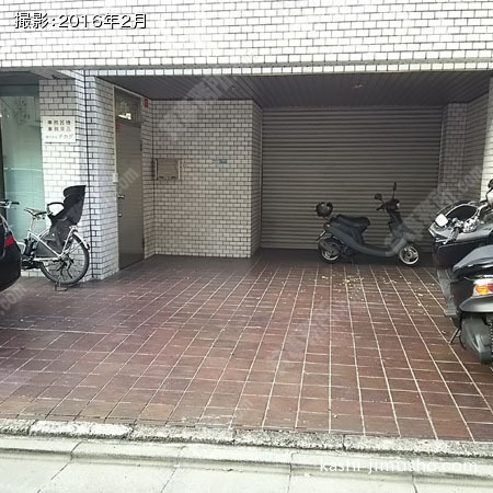 エントランス前