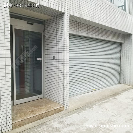 入口前面