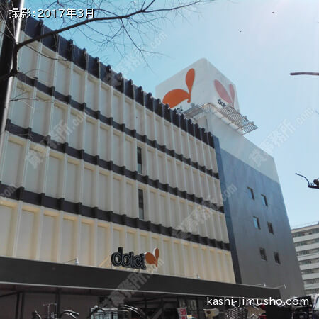 隣接した大型店