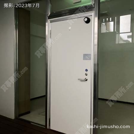 貸室入口(B1階)