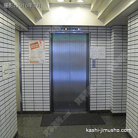 裏側エントランス 