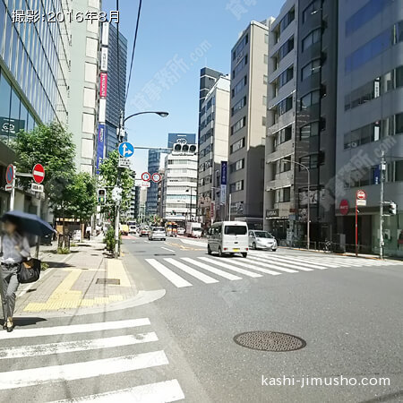 前面の外堀通り