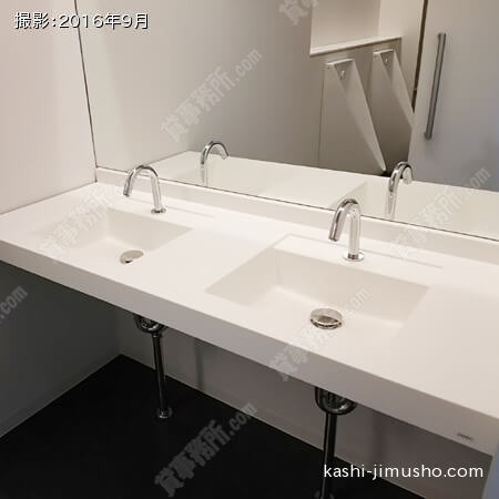 男子トイレ洗面台