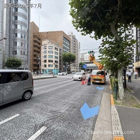 前面道路(靖国通り)