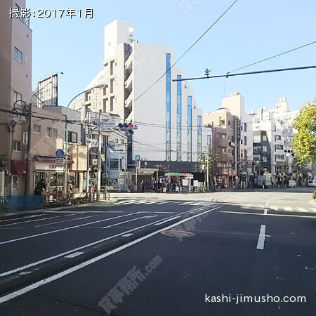 前面道路（早稲田通り）
