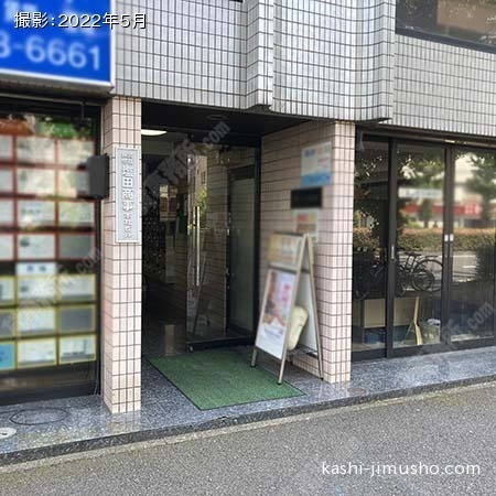 ビル入口前面
