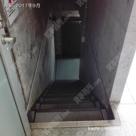 地下専用階段