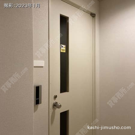 貸室入口(B1階00B号室)