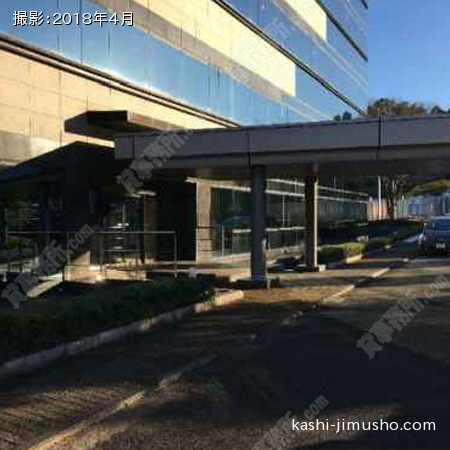 ビル入口アプローチ