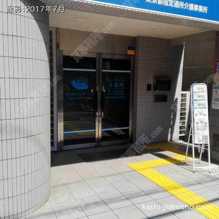 １階テナント入口
