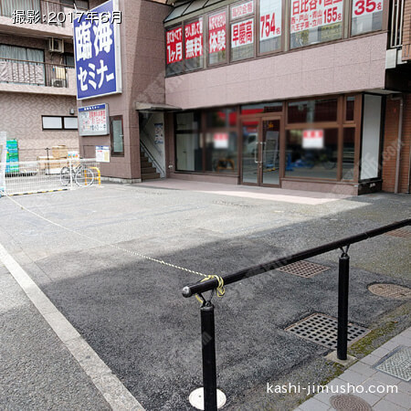 １F貸室前