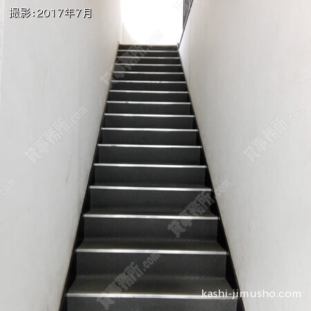 ビル内階段