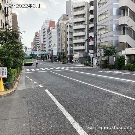 前面道路(明治通り）