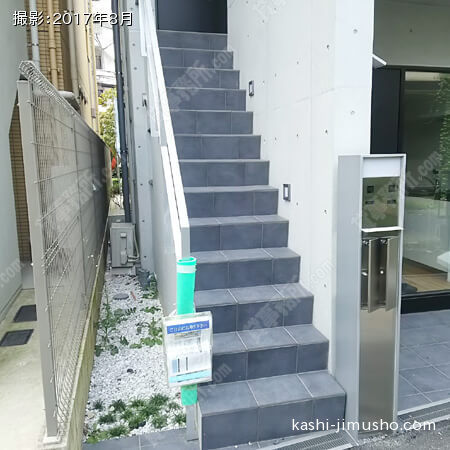 2階への階段