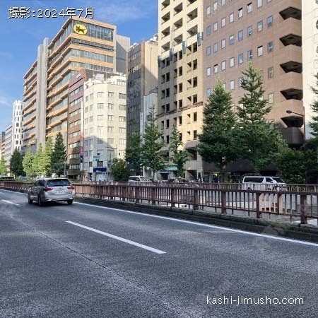 前面道路(昭和通り)