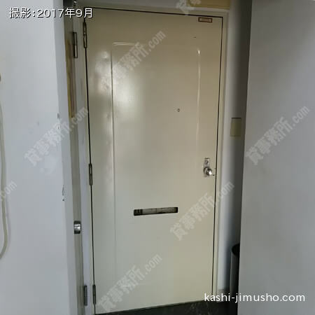 1階貸室通用口