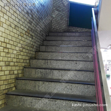 ビル内階段