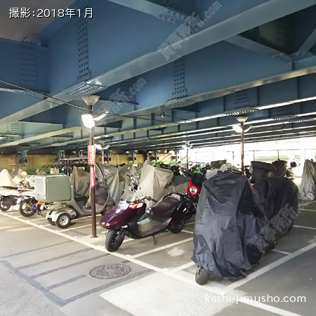近隣のバイクパーキング