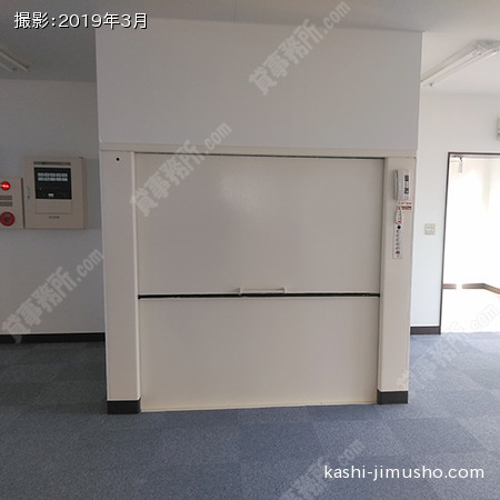 貨物用リフト
