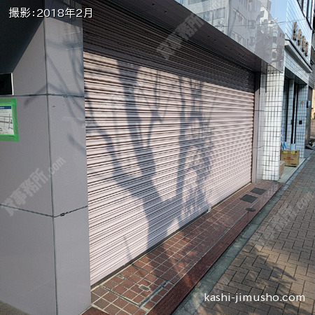 1階テナント入口
